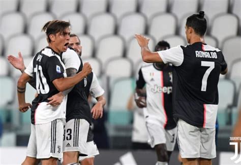 قال العميد علي الكود في تصريح صحفي لصحيفة (عدن الغد) ان إعلان الحكومة تعد خطوة في الاتجاه نحو الاستقرار وبداية حلول على المستوى العام لا نهاء كامل الصراع. يوفنتوس يسحق ليتشي برباعية نظيفة