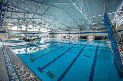 Het net heeft een groot oppervlakte wat het gemakkelijker maakt om het te raken. Our aquatic center is equipped with a rock wall ...