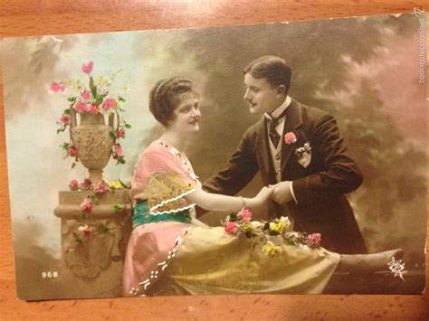 Fotos retro fotos vintage fotografía retro imágenes vintage casas vintage fotos de boda antiguas nupcias antiguas vestidos de arte vintage fotos vintage láminas vintage beso de época romance clásico parejas de época retratos de pareja laminas blanco y negro retrato. antigua postal romántica pareja de novios - Comprar ...