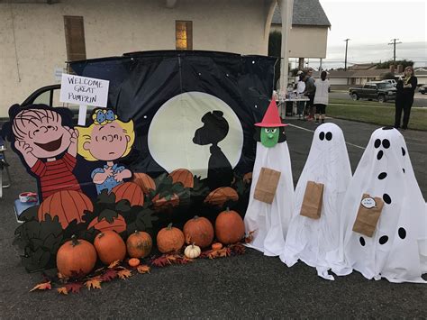 Great Pumpkin Charlie Brown Trunk Or Treat Backdrop And Linus Standup
