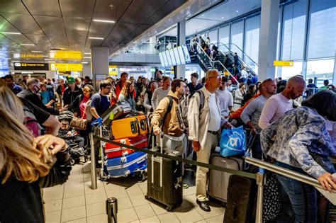 Amsterdam Chaos Na Lotnisku Schiphol Zagraniczne Linie Nie Chcą Latać