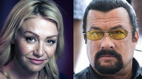 Portia De Rossi Acusa A Steven Seagal De Acoso Sexual El Nuevo Herald