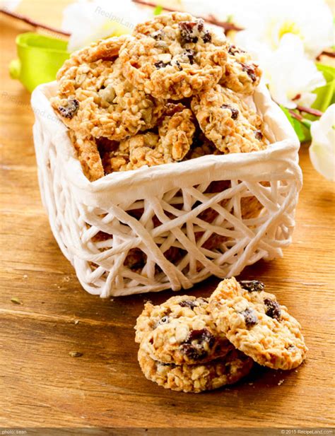 Raisin filled cookie bars recipe? Oatmeal Raisin Drop Cookies Recipe