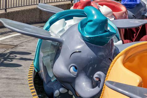 Hvorfor Dumbo Flying Elephant Er Hver Toddler S Favorite Disneyland Ride