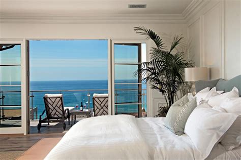 Oceanfront Bedroom Is Light And Airy Oceanfront Bedroom Neutral