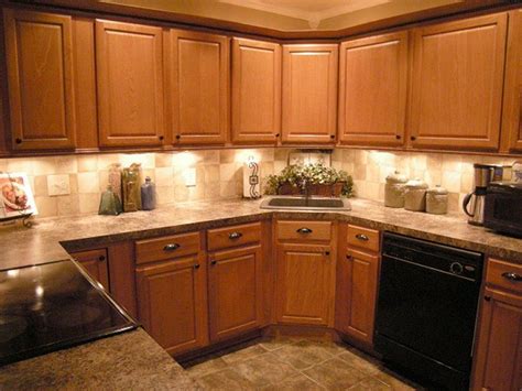 To decorate the fabrics and cabinets that you use, it must match the color of the wall. Kitchen Backsplash Ideas With Oak Cabinets | online ...