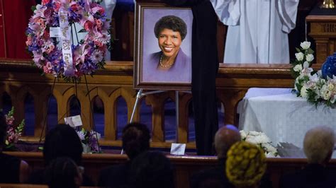 Thousands Of Mourners Celebrate Gwen Ifills Tenacity And Grace The