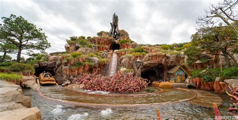 Report Tokyo Disneyland Considering Retheme For Splash Mountain
