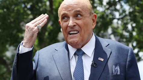 Investigadores Ejecutan Orden De Registro En El Apartamento De Rudy Giuliani Telemundo New