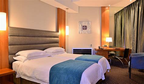 Normă sau ansamblu de norme care reglementează calitatea, caracteristicile (caracteristic), forma etc. Standard Rooms | Premier Hotel O.R. Tambo | Gauteng