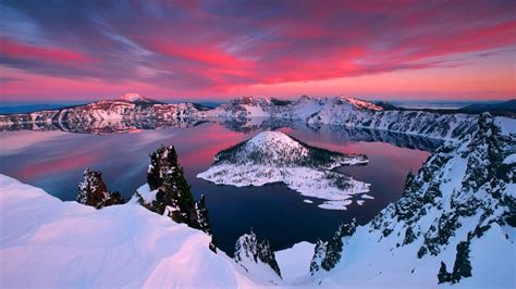 Stunning winter scenery at Crater Lake National Park in Oregon [Amazing ...