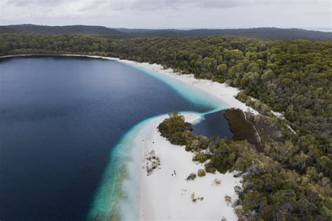 Fraser island is one of queensland's most sought after holiday destinations. Fraser Island Australia, Hiking to Lake McKenzie - scotty pass