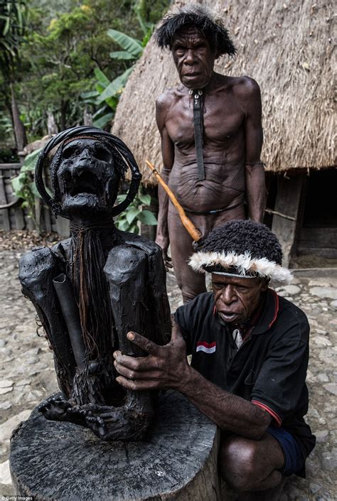 Inside Celebrations And Traditions Of One Of World S Most Decorative Papua Tribes Daily Mail