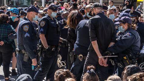 New York Police Arrest 86 Anti Ice Protesters Cnn