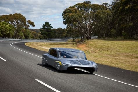 Студенты собрали собственный электромобиль и установили рекорд скорости