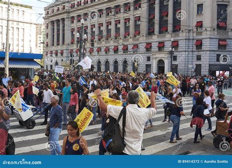Protest of Teachers Against Social Security Reform. Editorial