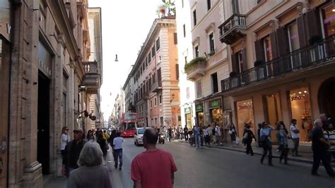 Roma ˈroːma (escutar )) é uma cidade e uma comuna especial (chamada roma capitale) da itália. Roma Italia caminando por calle de tiendas - YouTube