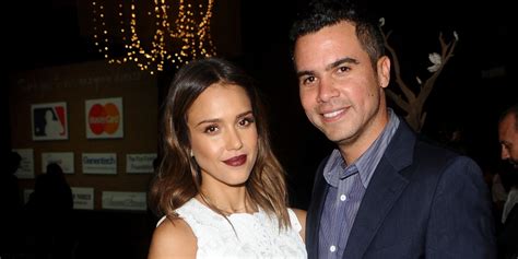 Jessica Alba Gets Drunk At Husbands Pajama Party Gives Cake To Cops Huffpost