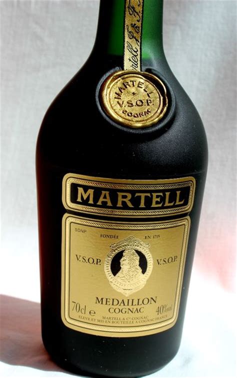 Martell medaillon vsop 0,03l коньяк мартель всоп медальон 0,03л. Martell Medaillon VSOP Cognac, 70cl, 40% Alc/vol. with Box ...