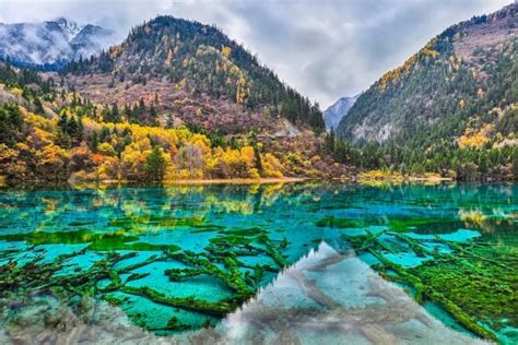 10 Pristine Clearest Lakes In The World To Mesmerize Your Eyes