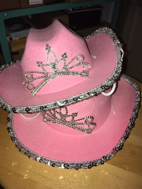 Jacobson Princess Tiara Cowgirl Hat On Mercari Traje Cowgirl Festa De Aniversário Elegante