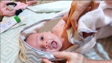 How I Give Newborn Baths Youtube