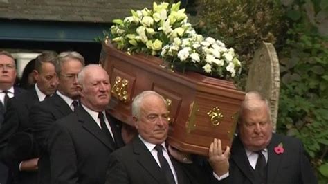 Funeral For Hugh Scully Former Antiques Roadshow Host Bbc News