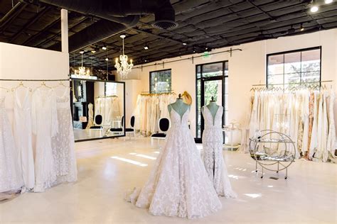 Wedding Dress Shops To Make Your Dream Come True Dekum Street Doorway