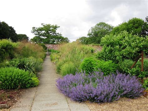 Landscaping Ideas 11 Lavender Gardens Around The World Gardenista