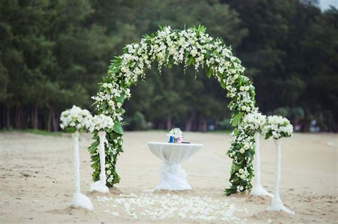 7 Floral Arch Design Ideas To Make Your Wedding Day More Memorable