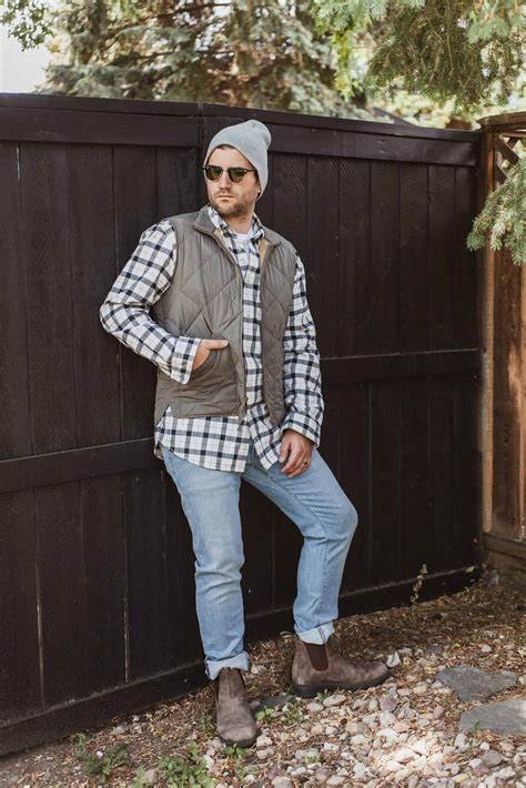 13 Modern And Stylish Outfits With Light Blue Jeans For Men 2024