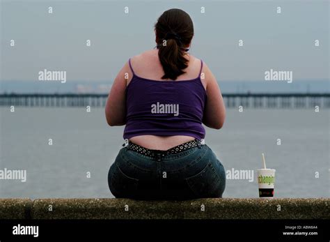 Large Fat Woman Sits On Fotos Und Bildmaterial In Hoher Auflösung Alamy