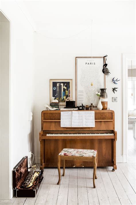 ways  decorate   piano apartment therapy