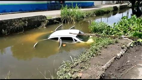 Gua Invade Casas Ruas Ficam Alagadas E Carro Cai Em Canal Em Meio A