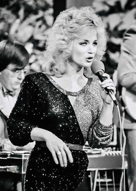 Pin By ToxicGlam On Barbara Mandrell Glamour Musician Chic