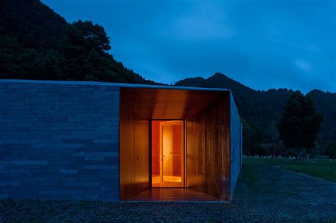 Monitoring and Investigation Centre and Accommodation for researchers of Furnas | Aires Mateus ...