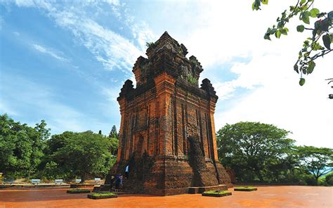 Do vậy, để thuận tiện nhất cho các chuyến tham quan, bạn nên tới xe khách: Tour Du Lịch Phú Yên - Khám Phá Miền Đất " hoa vàng trên ...