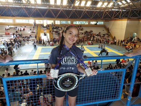 prodígio do jiu jitsu menina de 8 anos é campeã estadual e vice campeã brasileira na faixa