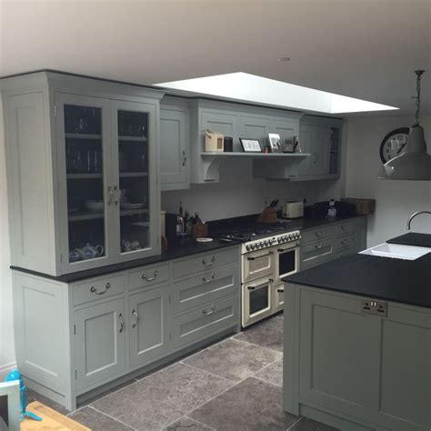 The pattern of white cabinets was created a long time from now. Cabinets - Farrow & Ball - Light Blue and island Farrow & Ball - Pigeon | Kitchen flooring ...
