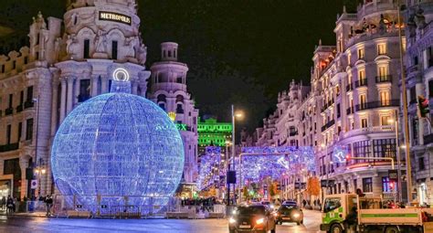 Madrid, cheerful and vibrant at all hours, is famous for being an open city with all kinds of people from anywhere in the world. Qué hacer en NAVIDAD en MADRID 2019 - 2020 | Viajar a Madrid