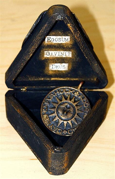 Reliquary Shrine Box Triangle Amulet Talisman Anting