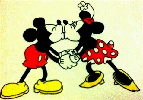 Love This Couple Mickey And Minnie Kissing Minnie Mickey