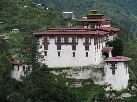 6 bhutanese dzongs fortresses architecture and significance holidify