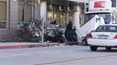 Man Dies After Crashing Into Parked Big Rig Building Nbc Los Angeles