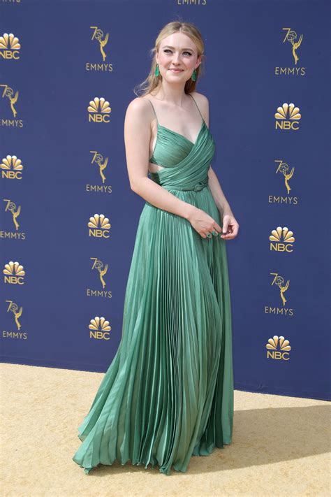 Emmy Awards Red Carpet 2018 Dresses Looks And More Celeb Photos