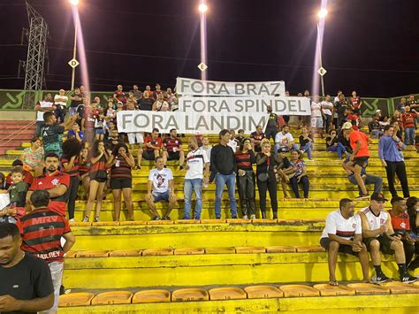 Vitória Do Flamengo é Marcada Por Protestos Da Torcida Em Direção A