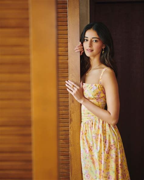Ananya Panday Looks Gorgeous In Yellow Corset Floral Dress Suhana Khan Says Dreamy Girl