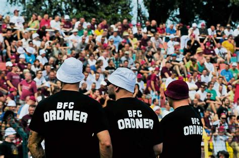 Bfc dynamo invite vfb stuttgart in their world: Ein Verein für rechte Schläger? › BERLINER ABENDBLATT ...