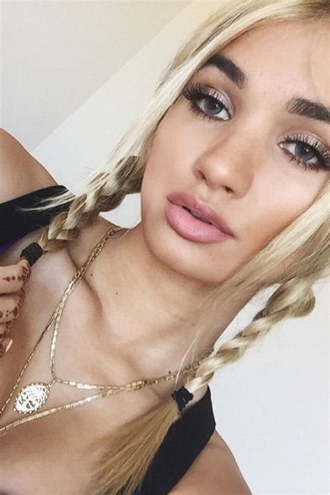 Pia Mia Perezs Hairstyles And Hair Colors Steal Her Style
