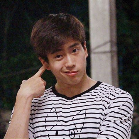 ตงตง เดอะสตาร์ หรือ ตงตง กฤษกร กนกธร เกิดเมื่อวันที่ 27 กันยายน พ.ศ.2538 ที่จังหวัดมหาสารคาม เขาจบการศึกษาระดับมัธยม จาก. "นน-ชานน" ใจกล้า ถอดเสื้อผ้าโชว์หุ่นล่ำ ซิกแพคแน่นเปรี๊ยะ ...